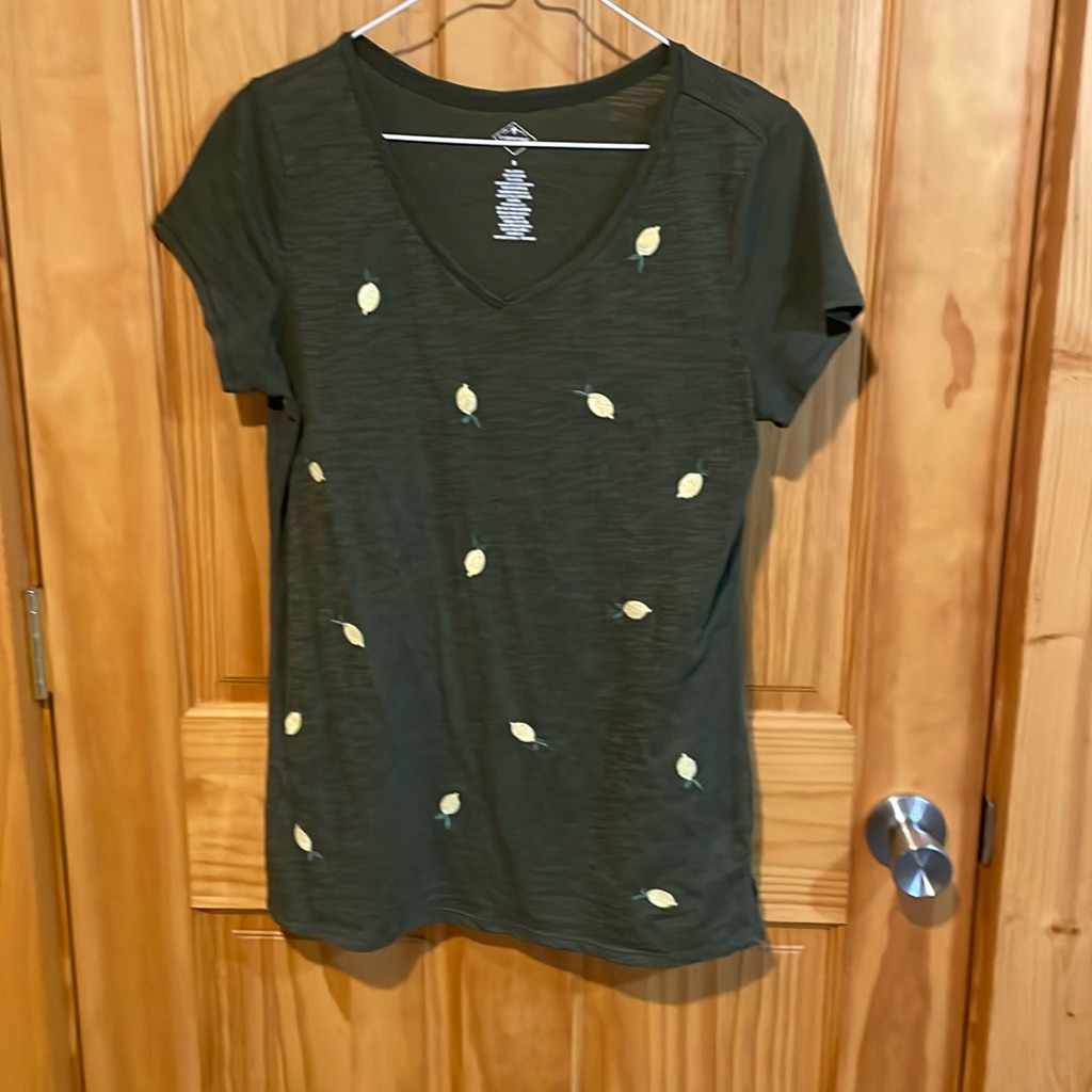 Women’s St John’s Bay Green Shirt With Lemon Detail, Size Small.
